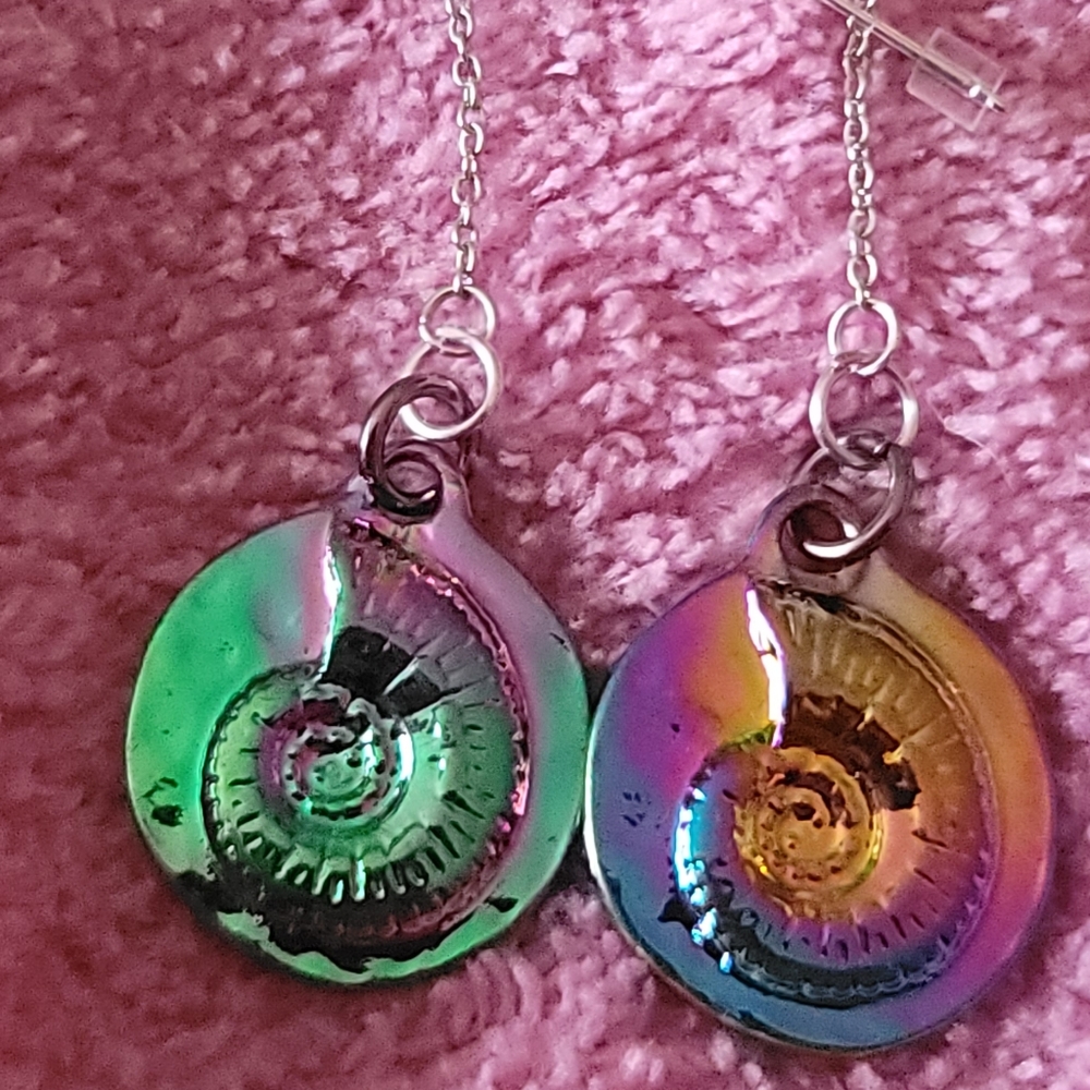 Magic Shells Earrings - Picture 2 of 3